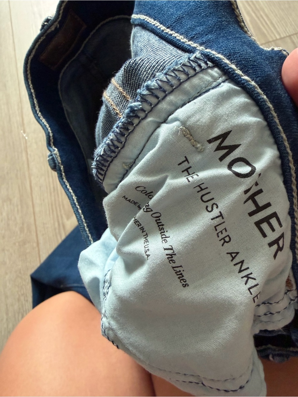 MOTHER The Hustler Ankle Jeans in Coloring Outside The Lines bright indigo flare - Picture 5 of 9